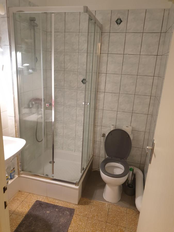 New Cheap Private Room, Kitchen , Overwieuw Sea,Tram On Spot, 12 Minutes From Nice Train Station With Tram , Beach In 17 Min Tram , Chambre Privee Pas Cher, Cuisine Equipee , Tram Sur Place, Apercu Mer, 12 Min De La Gare De Nice Avec Le Tram, 17 Min Exterior foto