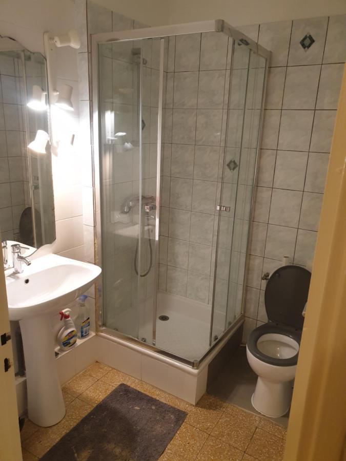 New Cheap Private Room, Kitchen , Overwieuw Sea,Tram On Spot, 12 Minutes From Nice Train Station With Tram , Beach In 17 Min Tram , Chambre Privee Pas Cher, Cuisine Equipee , Tram Sur Place, Apercu Mer, 12 Min De La Gare De Nice Avec Le Tram, 17 Min Exterior foto