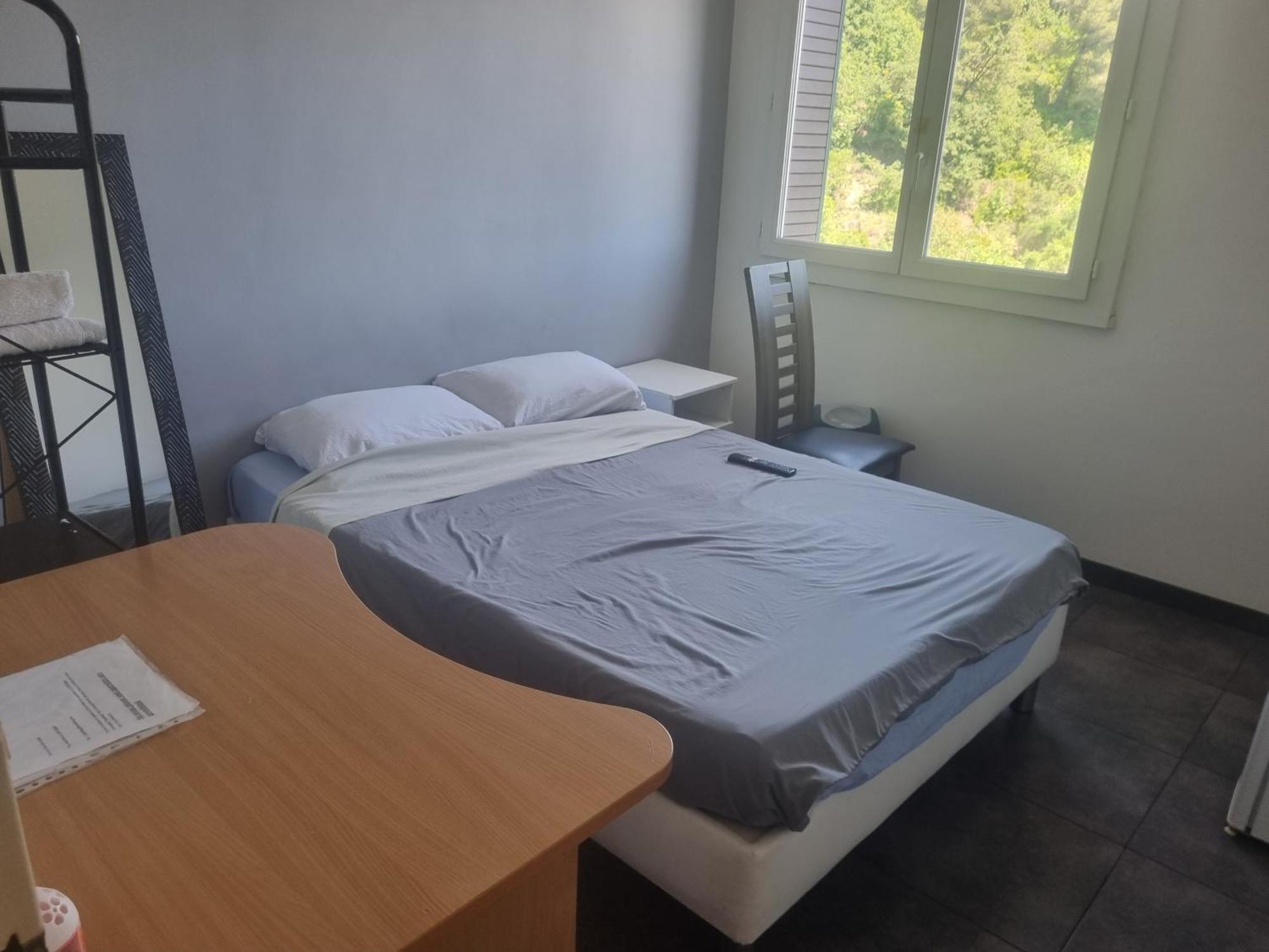 New Cheap Private Room, Kitchen , Overwieuw Sea,Tram On Spot, 12 Minutes From Nice Train Station With Tram , Beach In 17 Min Tram , Chambre Privee Pas Cher, Cuisine Equipee , Tram Sur Place, Apercu Mer, 12 Min De La Gare De Nice Avec Le Tram, 17 Min Zimmer foto
