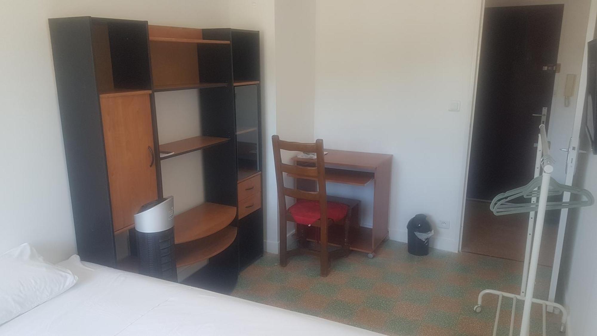 New Cheap Private Room, Kitchen , Overwieuw Sea,Tram On Spot, 12 Minutes From Nice Train Station With Tram , Beach In 17 Min Tram , Chambre Privee Pas Cher, Cuisine Equipee , Tram Sur Place, Apercu Mer, 12 Min De La Gare De Nice Avec Le Tram, 17 Min Zimmer foto
